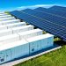 Conteneurs de stockage BESS installés à côté d un parc solaire